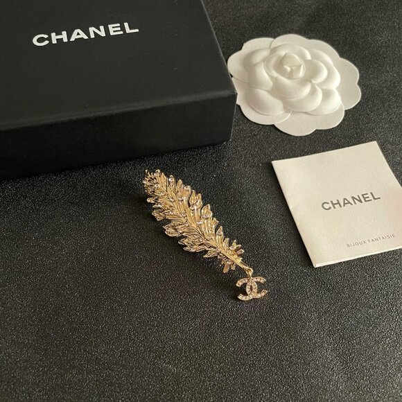 Chanel brooch - Picture 4 of 5